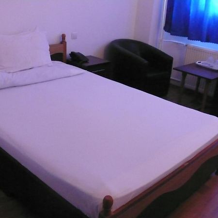 Hotel Uranus Букурещ Екстериор снимка
