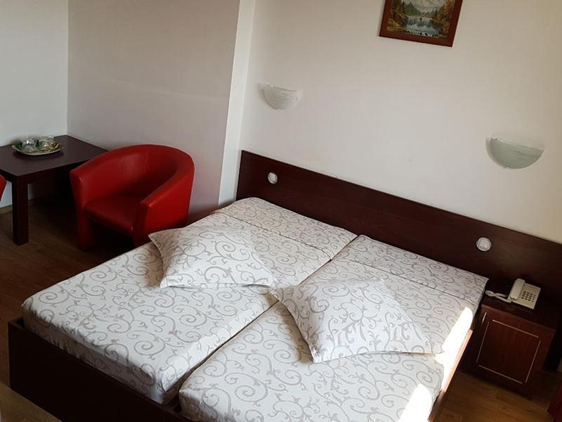 Hotel Uranus Букурещ Екстериор снимка