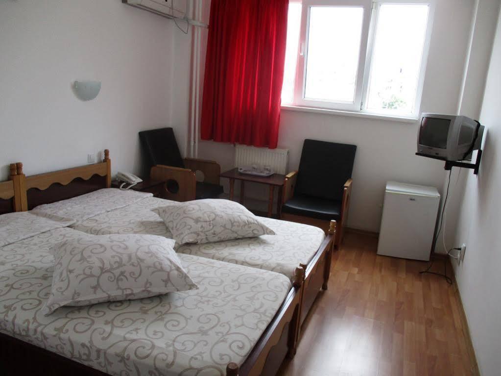 Hotel Uranus Букурещ Екстериор снимка