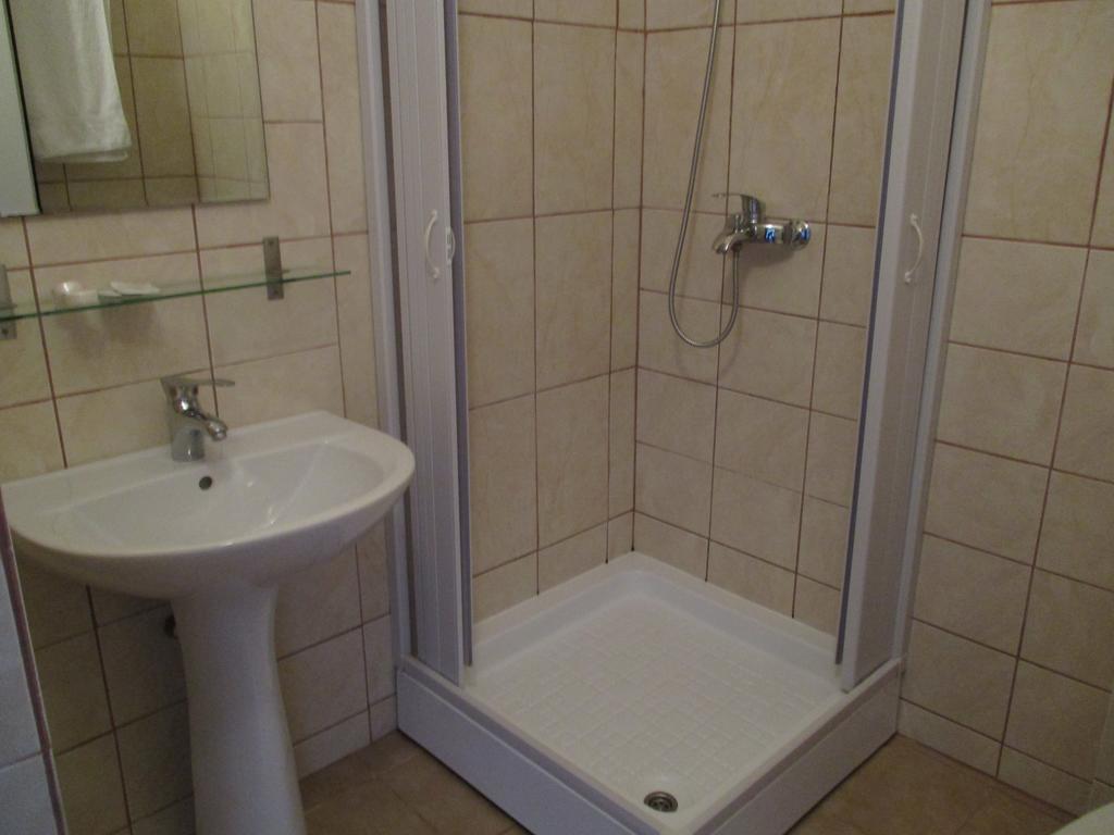 Hotel Uranus Букурещ Екстериор снимка
